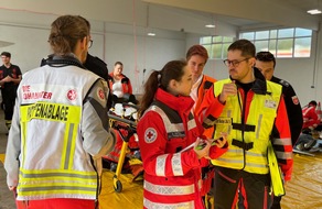 FW-M: Rettungsdiensteinheiten üben gemeinsam (Bogenhausen)