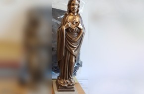 Polizeipräsidium Mittelhessen - Pressestelle Wetterau: POL-WE: + Wo ist die Jesus-Statue? + Hakenkreuze und Parolen hinterlassen + Einbrüche in Ilbenstadt, Butzbach und Vilbel + Taschendieb schlägt zu + Aus Autos bedient + Sprayer an Schule + ...