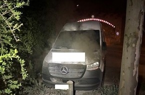 Polizeidirektion Worms: POL-PDWO: Zwei Fahrzeugbr&auml;nde in einer Nacht: Verdacht der Brandstiftung - Zeugen gesucht - Erg&auml;nzung Bild