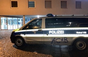 Polizeipr&auml;sidium Nordhessen: POL-KS: Streifenwagen w&auml;hrend Einsatz in Gr&auml;festra&szlig;e mit Graffiti bespr&uuml;ht: Zeugen gesucht