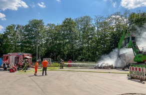 Feuerwehr Bochum: FW-BO: Großcontainer brennt auf dem Gelände des EKO City Center in Stahlhausen
