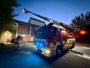 FW Mettmann: Brand in einem Geschäftshaus