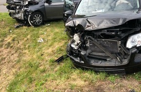Polizei Minden-Lübbecke: POL-MI: Verkehrsunfall in Porta Westfalica mit zwei schwer verletzten Personen und hohem Sachschaden