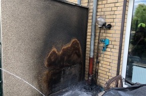 Feuerwehr Ratingen: FW Ratingen: Feuer auf der Terrasse eines Einfamilienhauses