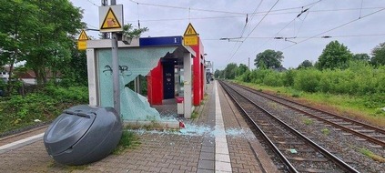 Bundespolizeidirektion Sankt Augustin: BPOL NRW: Sachbeschädigung am Bahnhof Werl- Bundespolizei sucht Zeugen