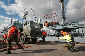 Deutsche Marine - Bilder der Woche: Gemeinsam mehr erreichen - Die Marine bei einer Verlade- und Transportübung mit der Streitkräftebasis