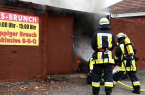 Feuerwehr Essen: FW-E: Feuer in Lagergebäude neben Gaststätte, niemand verletzt