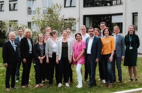 Medizinischer Dienst Bayern: Pressemitteilung: Politik trifft Praxis: Holetschek und Gerlach besuchen Senioren-Park in Buxheim mit dem Medizinischen Dienst Bayern