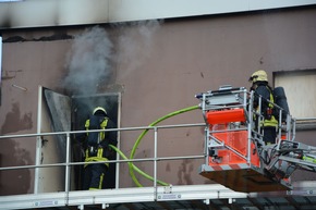 FW-MH: Feuer mit starker Rauchentwicklung im Stellwerk Mülheim-Styrum