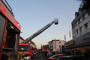 FW Menden: Brandeinsatz - Küchenbrand mit mehrfacher Menschenrettung