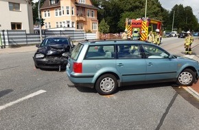 Feuerwehr Bremerhaven: FW Bremerhaven: Vier Verletzte nach Verkehrsunfall