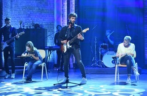 SAT.1: In Musik durchgefallen: Sänger Max Giesinger musste die 10. Klasse wiederholen - bei "LUKE! Die Schule und ich" geht er nochmal durch die komplette Schulzeit