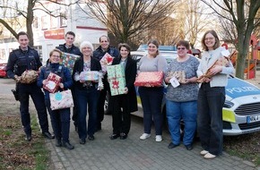 Polizei Hagen: POL-HA: Hagener Polizei erf&uuml;llt Weihnachtsw&uuml;nsche von Kindern - Engagement f&uuml;r den Kinderschutzbund