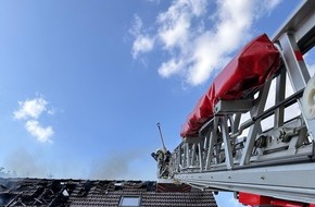 Feuerwehr Schermbeck: FW-Schermbeck: Gebäudebrand in Hünxe