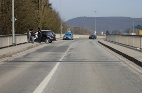 Polizeidirektion Kaiserslautern: POL-PDKL: Brückengeländer fängt PKW

Verkehrsunfall