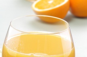 Universität Hohenheim: Humanstudie belegt: Orangensaft ist gesünder als Orange