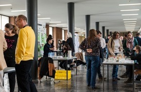 Universität Kassel: „Bakterien auf dem Speiseplan“: Schüler experimentieren an der Uni Kassel