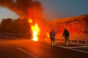 Freiwillige Feuerwehr Hünxe: FW Hünxe: Pkw in Vollbrand - Langer Stau auf der BAB 3