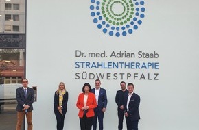 owamed GmbH: Politik zu Besuch in der Strahlentherapie Südwestpfalz