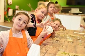Klimahaus Bremerhaven: PM: 400 Kinder backen in der KlimaBackstube im Klimahaus