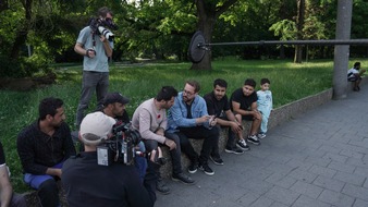 i&u TV Produktion GmbH: RONZHEIMER – WIE GEHT’S, DEUTSCHLAND? (AT): i&u TV produziert neue Doku-Reihe mit Paul Ronzheimer für SAT.1