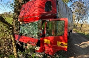 Polizeiinspektion Rotenburg: POL-ROW: ++ Mit fast 3 Promille gegen den Baum ++ Einbruch im Gemeindehaus Oerel ++ Sachbesch&auml;digung am Integrationskindergarten ++ Alkoholisiert auf der Autobahn ++