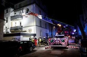 Feuerwehr Iserlohn: FW-MK: Feuerwehr rettet 11 Personen aus verrauchtem Geb&auml;ude