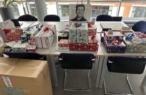 Provinzial Holding AG: Mitarbeiter der Hamburger Feuerkasse erfüllen Kindern und Jugendlichen 35 Weihnachtswünsche