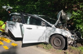 Polizei Mettmann: POL-ME: Mettmannerin bei Alleinunfall schwer verletzt: Baby per Rettungshubschrauber in Klinik gebracht - 2504106