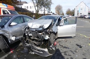 Kreispolizeibehörde Oberbergischer Kreis: POL-GM: 261021-831: Drei Verletzte bei Unfall auf der Kaiserstraße
