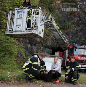 FW-MK: Hund aus Steinwand gerettet