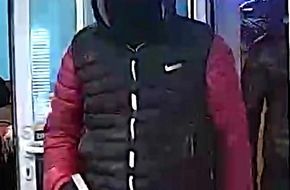 Polizeipräsidium Frankfurt am Main: POL-F: 250410 - 0386 Frankfurt - Bergen-Enkheim: Öffentlichkeitsfahndung nach schwerem Raub zum Nachteil eines Imbiss-Mitarbeiters