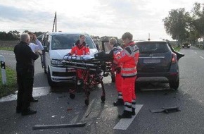 Polizeiinspektion Rotenburg: POL-ROW: ++ Unfall an der Einmündung - Drei Menschen verletzt ++ 18-jähriger Radfahrer bei Unfall verletzt ++ 40-Jähriger Autofahrer nach Kollision mit Pferd verletzt ++ Unachtsam aus der Hofeinfahrt ++