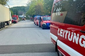 Feuerwehr Bergheim: FW Bergheim: Maschinenbrand in Produktionshalle im Gewerbepark Quadrath.