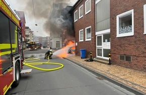 Feuerwehr Bremerhaven: FW Bremerhaven: PKW-Brand in der Schleswiger Straße