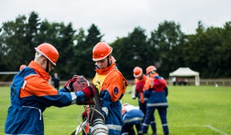 FW-NE: Leistungsspangenabnahme der Jugendfeuerwehren aus NRW in Kaarst