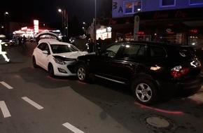 Feuerwehr Bochum: FW-BO: Verkehrsunfall in Eppendorf