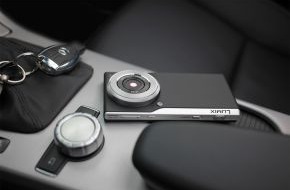 Panasonic Deutschland: LUMIX Smart Camera: High-End Kommunikationskamera / Mit der LUMIX Smart Camera verbindet Panasonic die Fotoqualität einer Premium-Kompaktkamera mit 1 Zoll-Bildsensor und Smartphone-Funktionalität