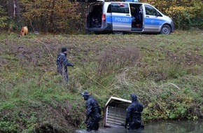 Polizeipräsidium Karlsruhe: POL-KA: (KA) Eggenstein-Leopoldshafen- Gestohlenen Zigarettenautomaten aus Pfinzentlastungskanal geborgen