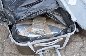 Polizeidirektion Flensburg: POL-FL: BAB 7 Ahrenholz (SL-FL) - 60 kg Haschisch beschlagnahmt, Flensburger Spediteur in Haft