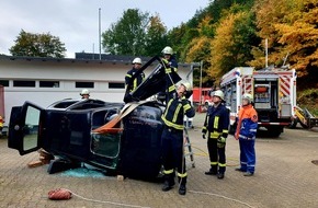 Freiwillige Feuerwehr Schalksmühle: FW Schalksmühle: Verstärkte Ausbildung: Technische Rettung bei Verkehrsunfällen