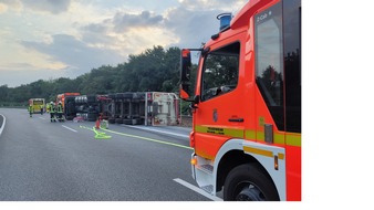 Feuerwehr Mülheim an der Ruhr: FW-MH: LKW stürzt auf die Seite - BAB 40 für mehrere Stunden gesperrt