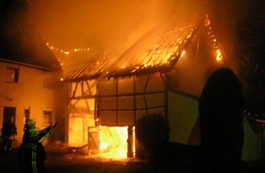 Polizei Düren: POL-DN: 07101603	Scheunenbrand griff auf Wohnhaus über