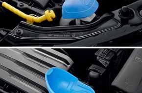 Skoda Auto Deutschland GmbH: Neues Simply Clever-Feature: integrierter Trichter für Scheibenwaschbehälter (FOTO)