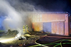 Feuerwehr Paderborn: FW Paderborn: Brand in einem Pferdestall auf einem landwirtschaftlichen Anwesen
