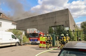 Feuerwehr Essen: FW-E: Feuer in leerstehender Lagerhalle - starke Rauchentwicklung