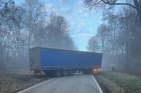 Polizeidirektion Kaiserslautern: POL-PDKL: Lastwagen verursacht Vollsperrung