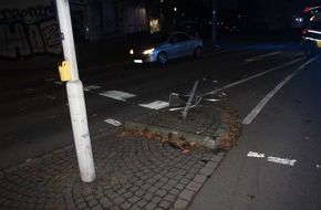 Kreispolizeibehörde Unna: POL-UN: Schwerte-Alkoholisiert und ohne Führerschein Unfall verursacht