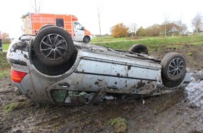 Polizei Minden-Lübbecke: POL-MI: Auto landet nach Unfall auf dem Dach