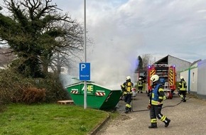 Feuerwehr Sprockhövel: FW-EN: Feuerwehr löscht Containerbrand